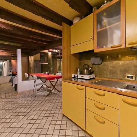Budget San Marco Apartment *